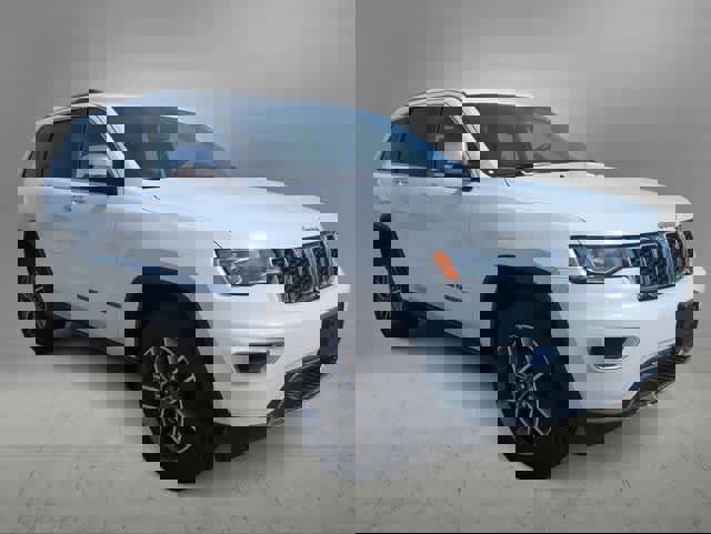 Used 2020 Jeep Grand Cherokee Limited w/ Luxury Group II image 2