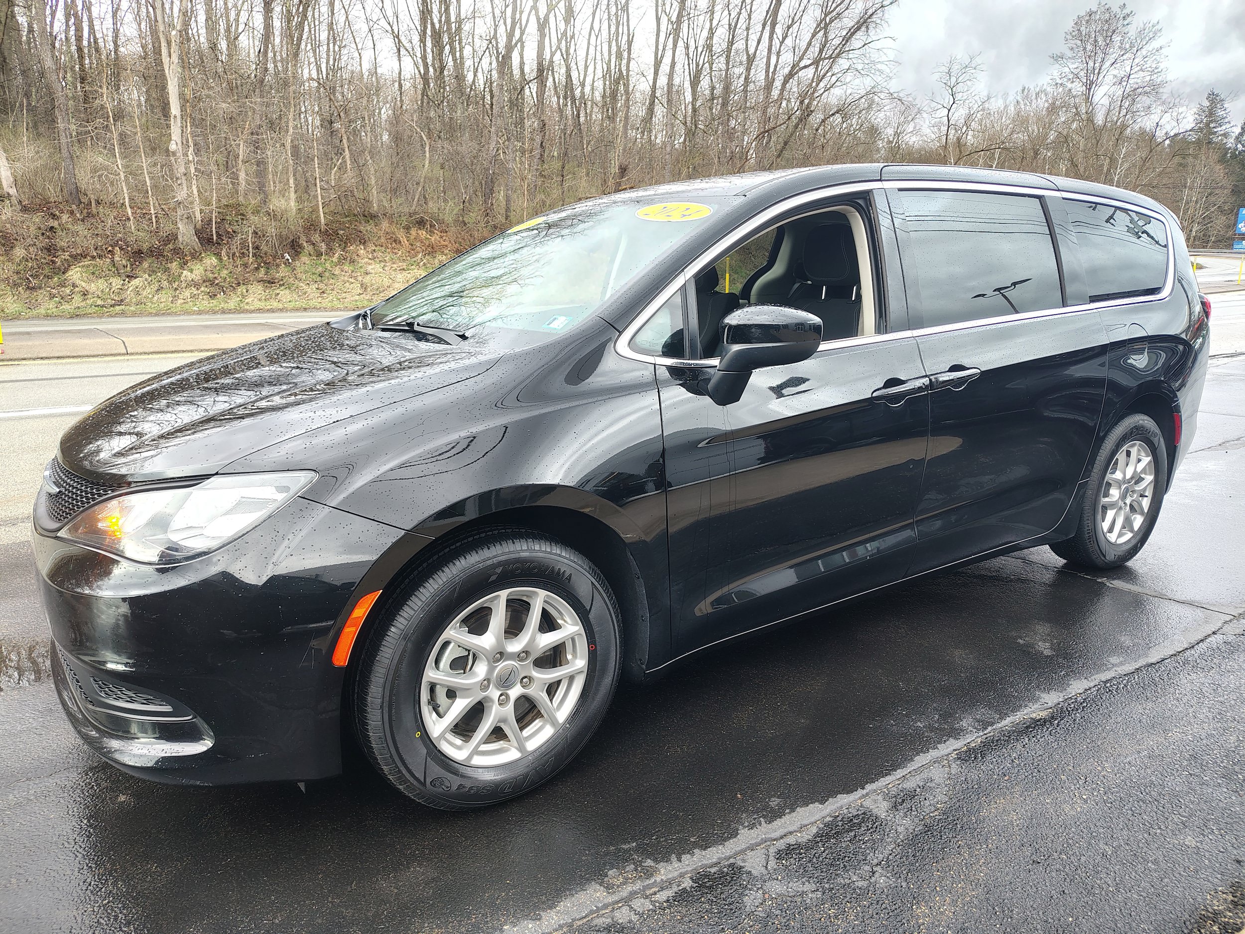 Certified 2024 Chrysler Voyager LX FWD image 4