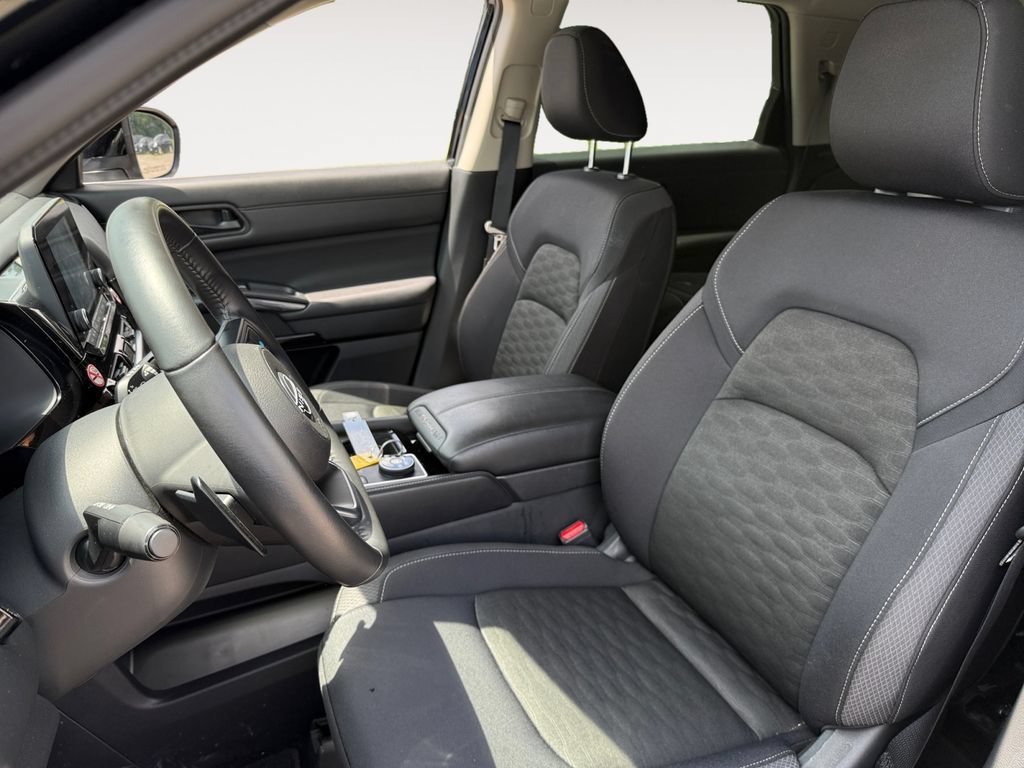 Used 2024 Nissan Pathfinder SV AWD/4WD image 9
