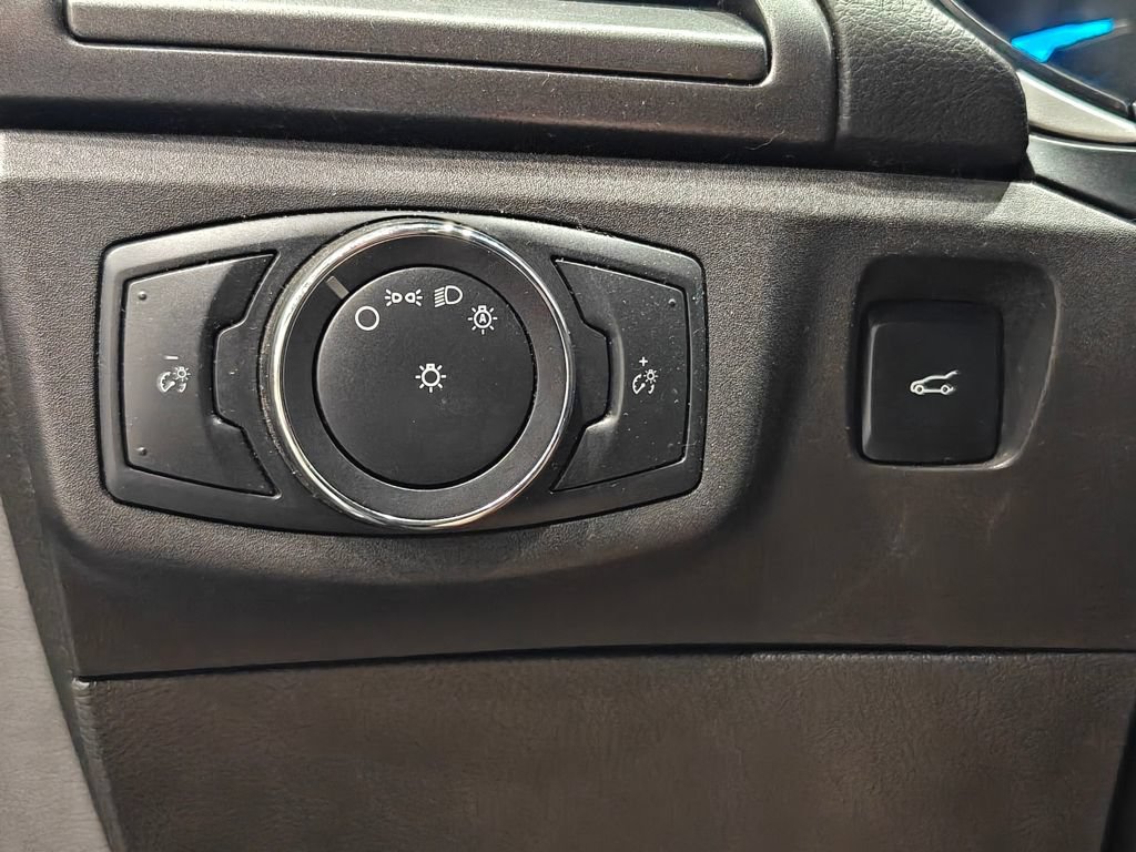 Used 2014 Ford Fusion SE FWD image 10
