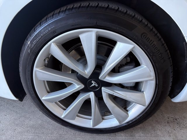 Used 2018 Tesla Model 3 Long Range RWD image 7