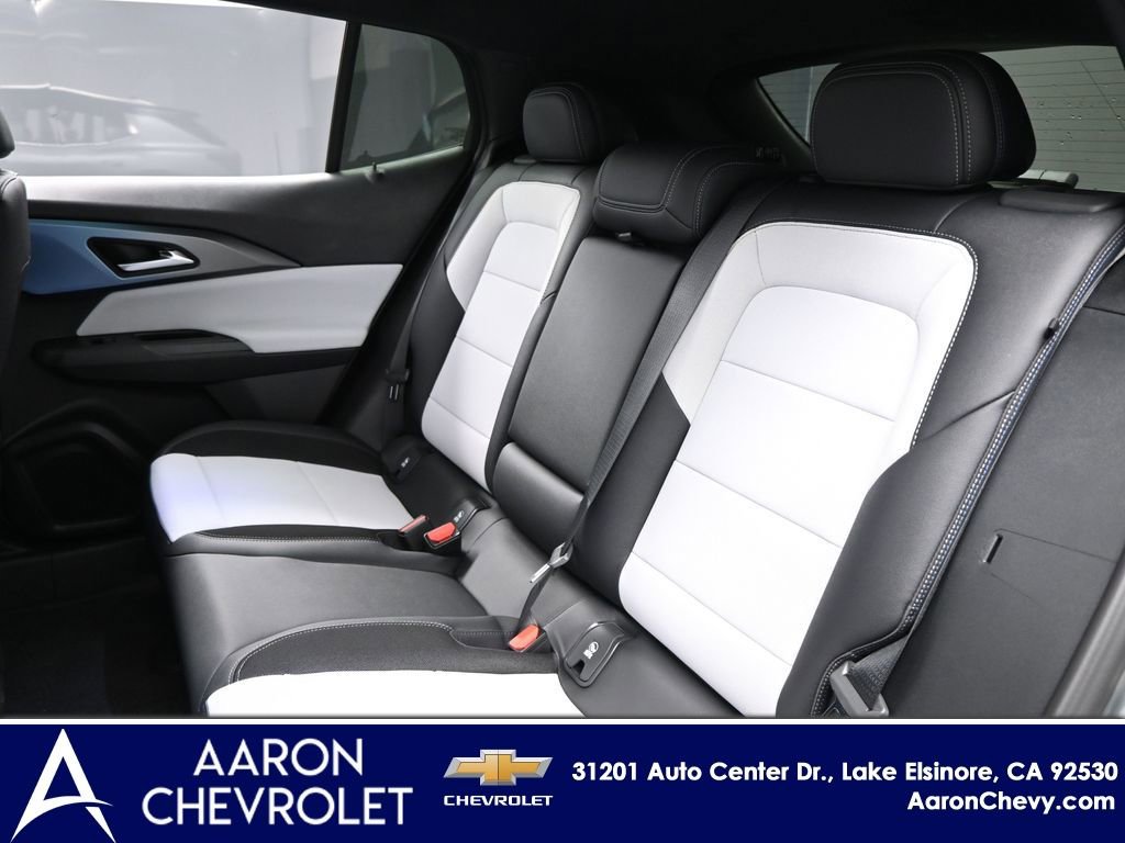 New 2026 Chevrolet Equinox EV LT w/ LPO, Blackout Package AWD/4WD image 12