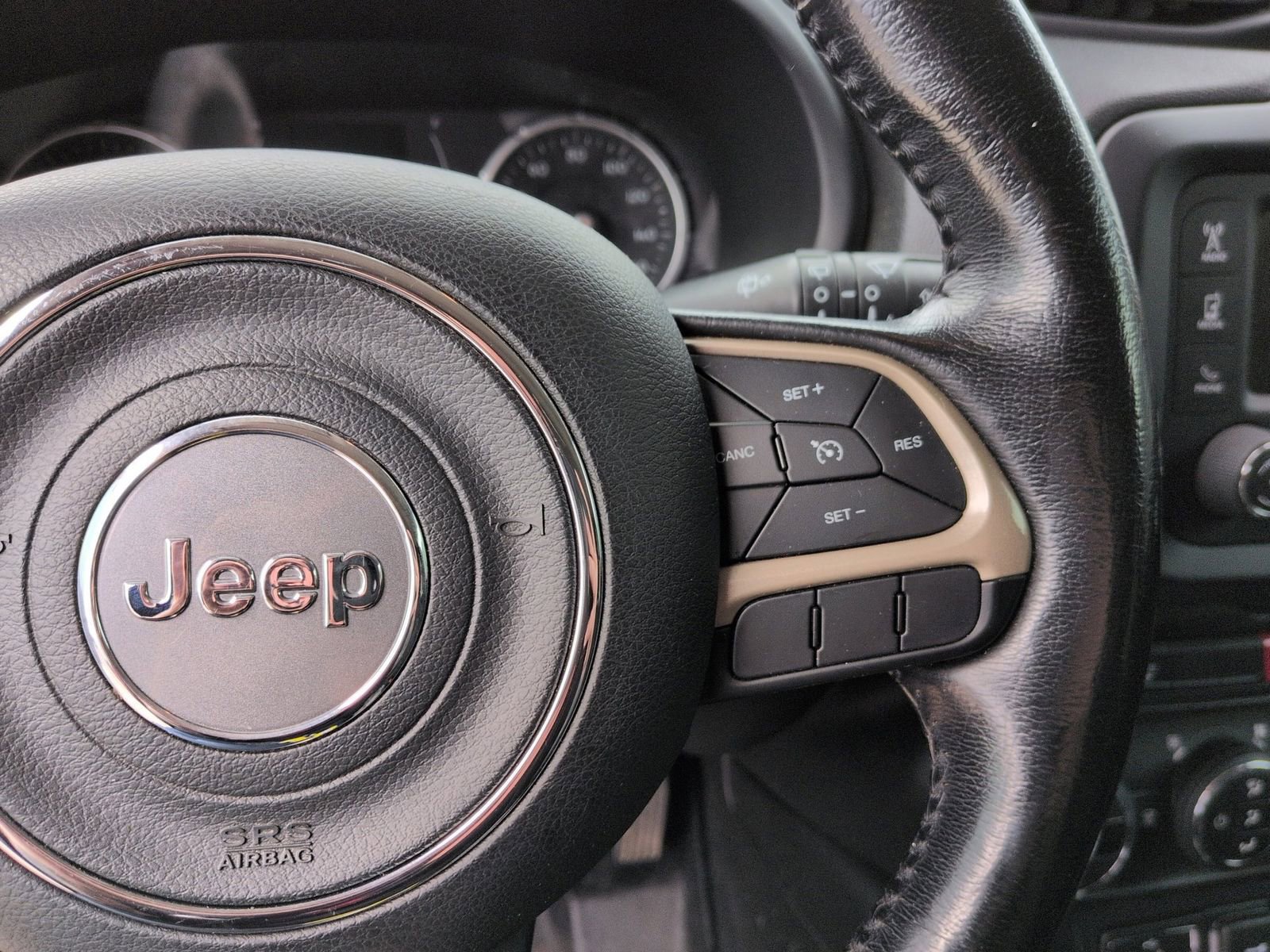 Used 2017 Jeep Renegade Latitude w/ Popular Equipment Group AWD/4WD image 30