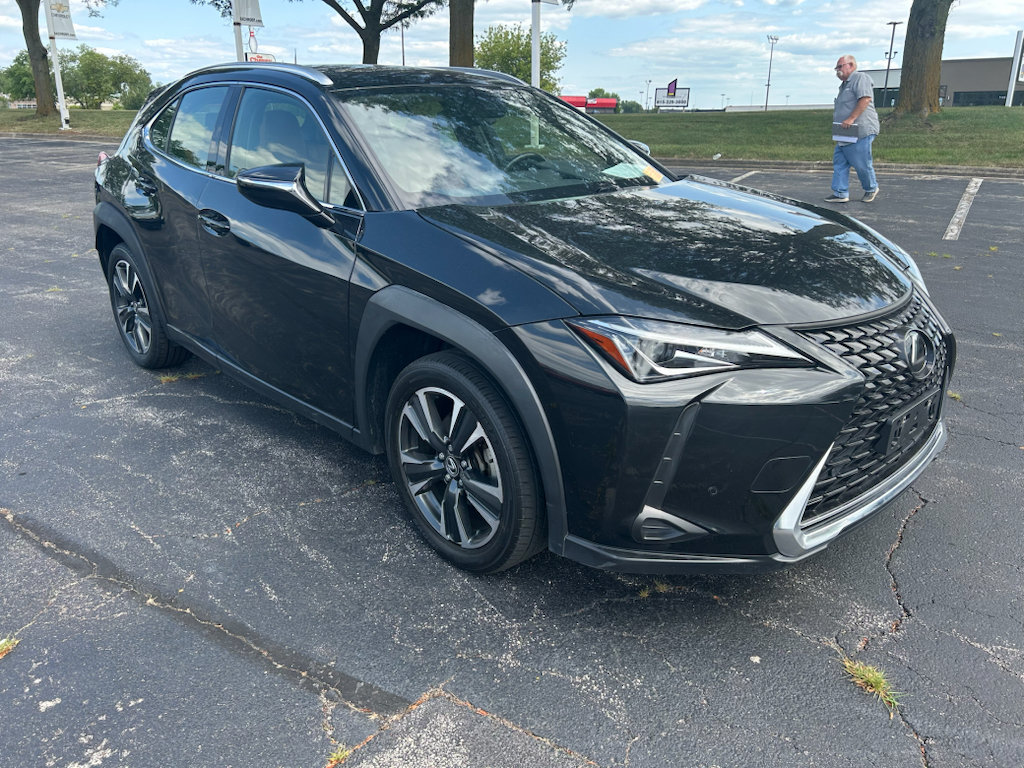 Used 2021 Lexus UX 200 w/ Accessory Package (Z1) FWD image 3