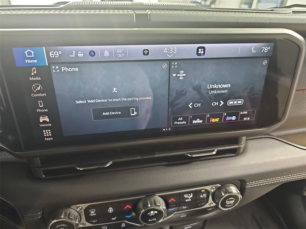 Used 2024 Jeep Wrangler Rubicon w/ Convenience Group image 26