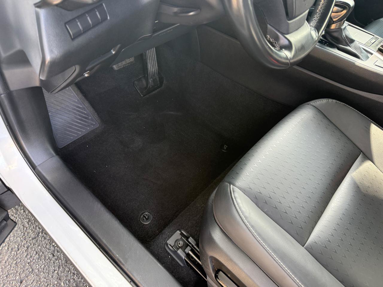 Used 2021 Lexus UX 200 w/ Accessory Package (A2) FWD image 18