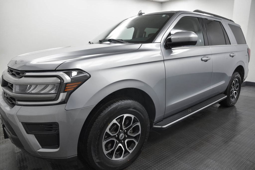 Used 2023 Ford Expedition XLT image 5