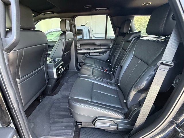 Used 2018 Ford Expedition XLT w/ Equipment Group 202A RWD image 12