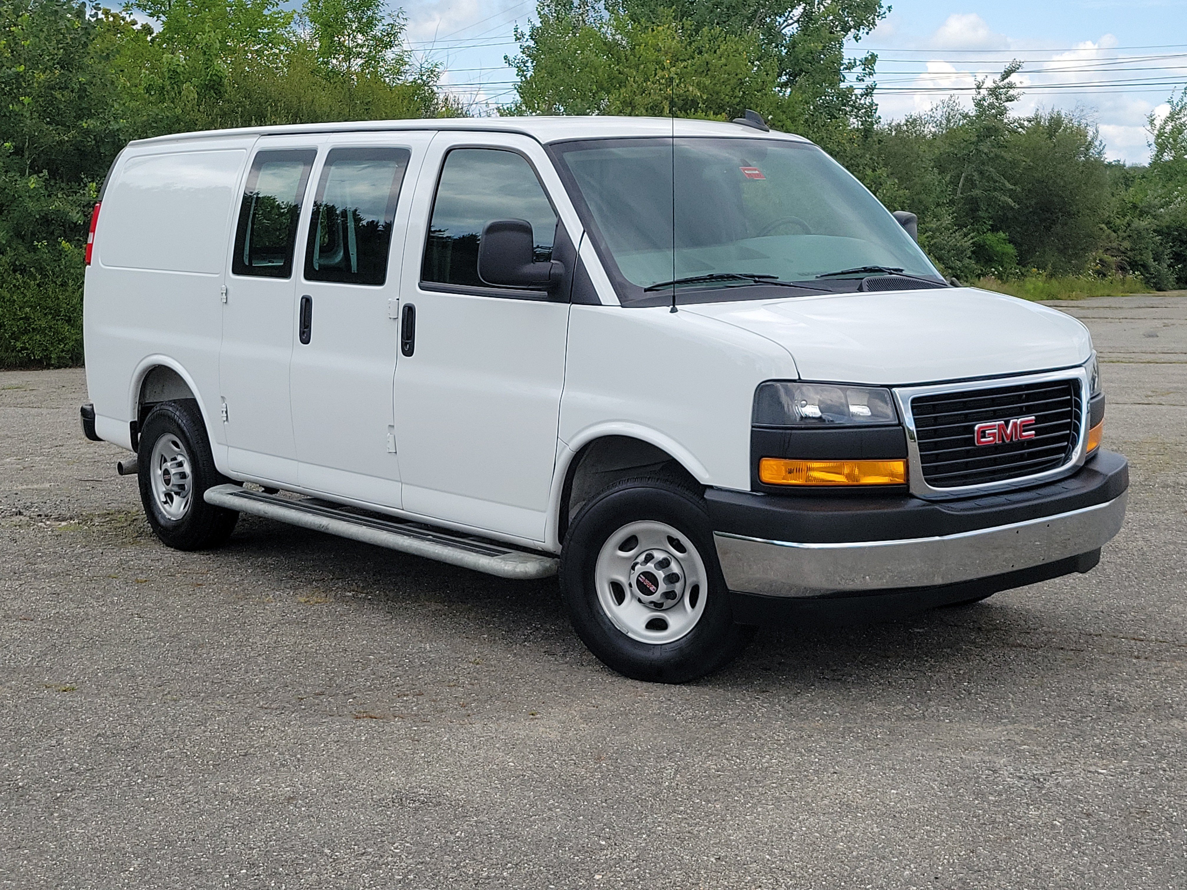 Used 2025 GMC Savana 2500 w/ Driver Convenience Package RWD image 3