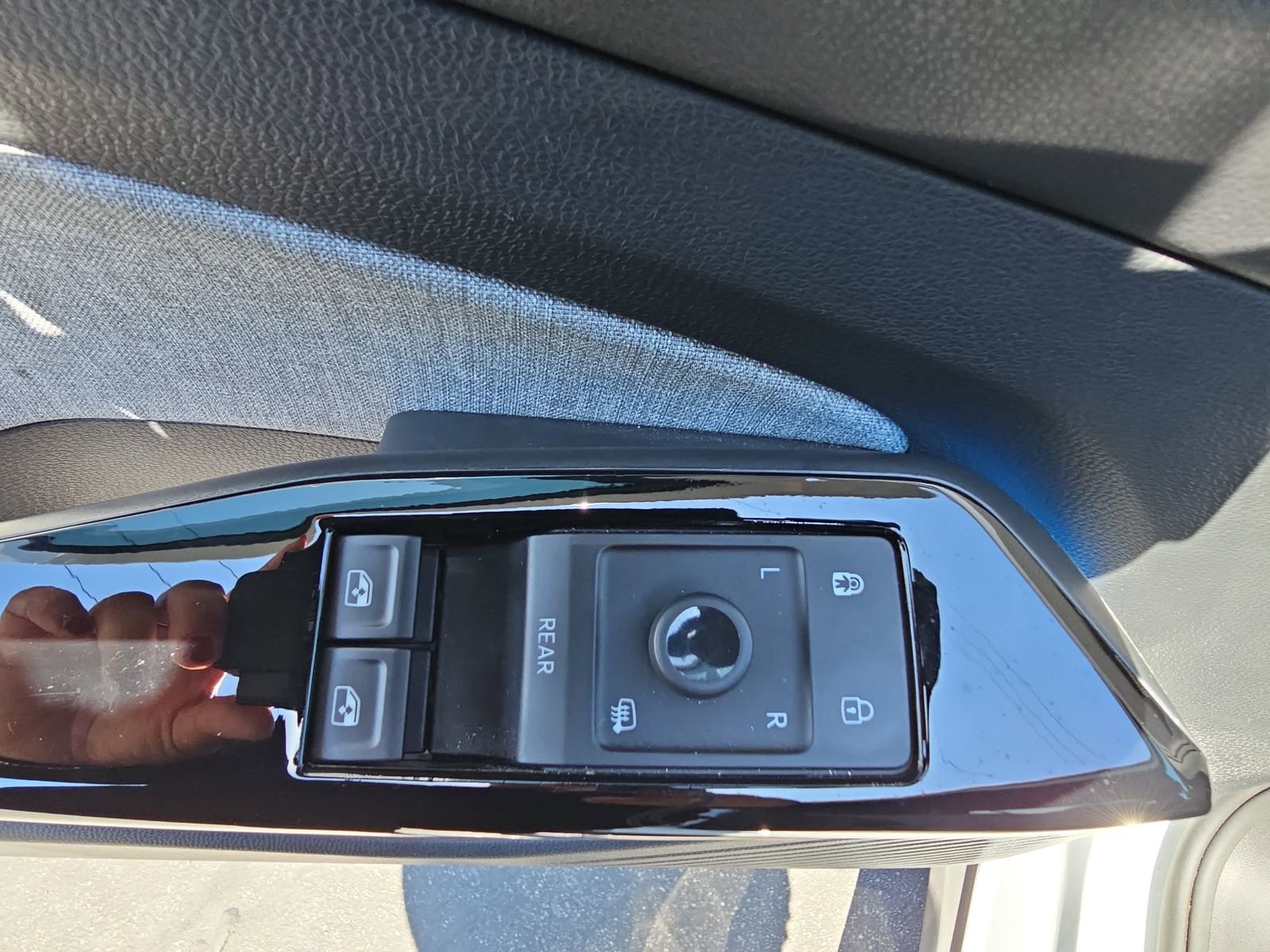 Used 2023 Volkswagen ID.4 Pro image 26