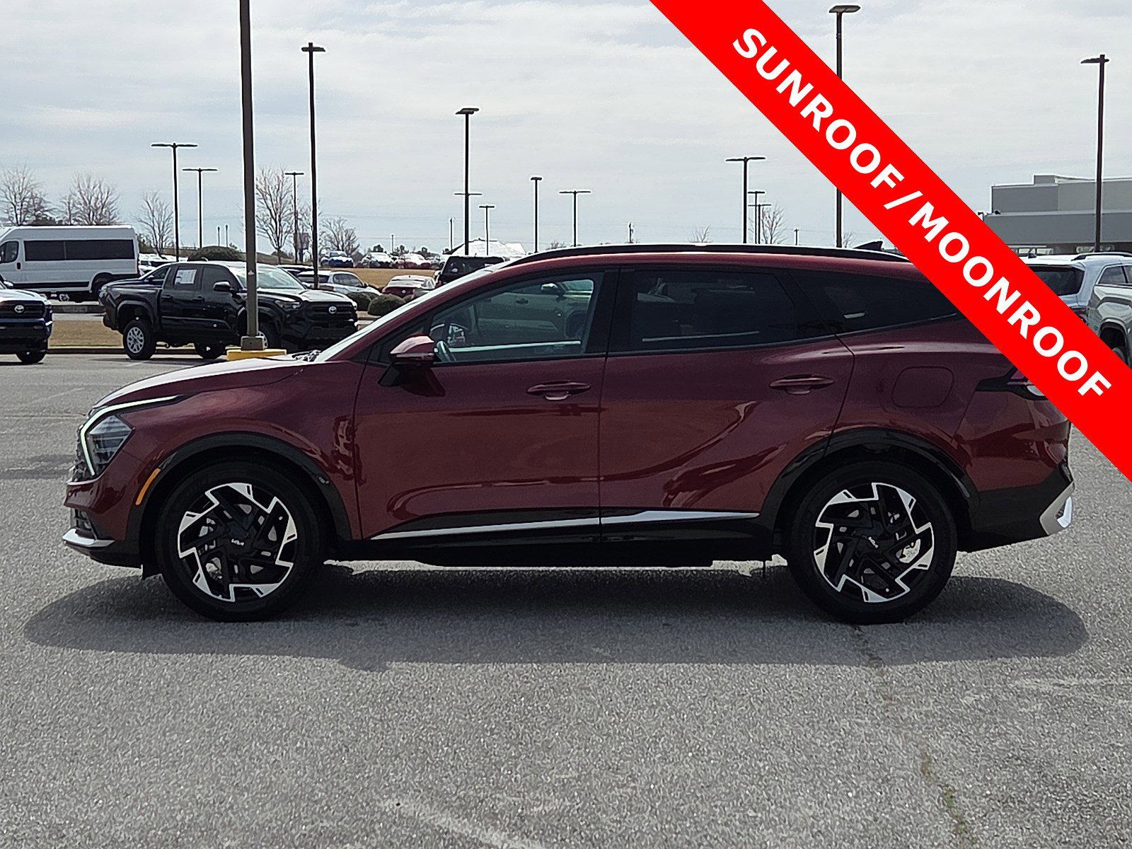 Used 2025 Kia Sportage SX image 3