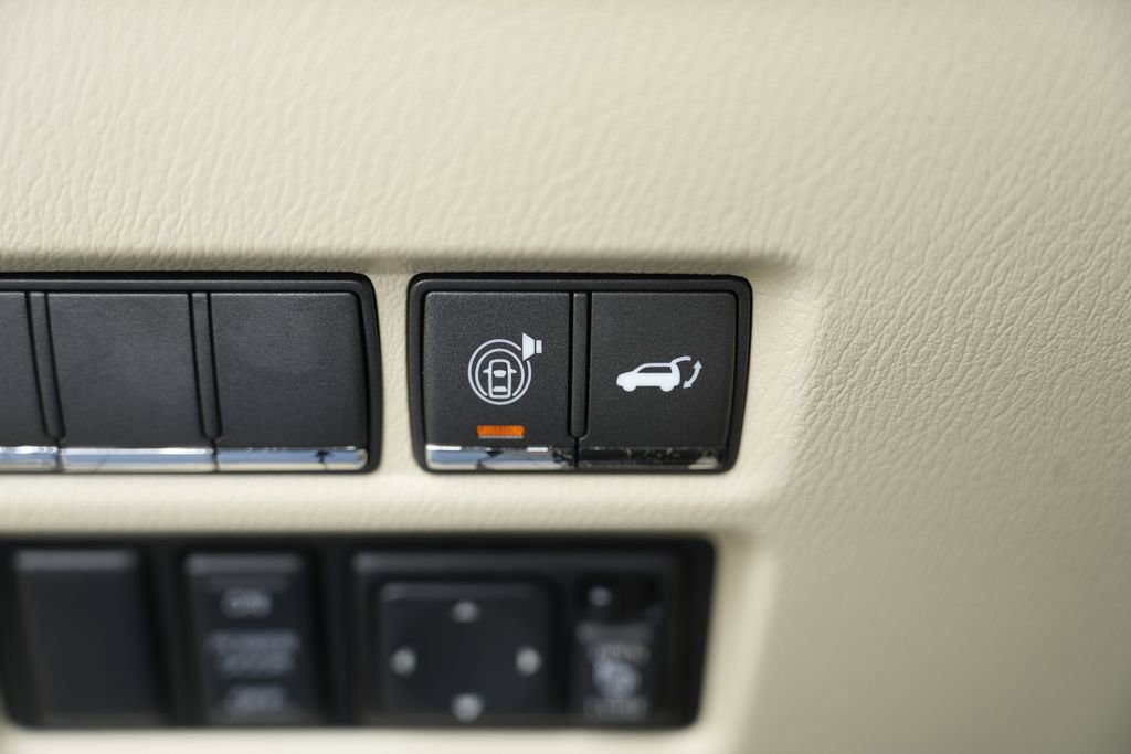 Used 2012 INFINITI QX56 4WD w/ Deluxe Touring Pkg image 56