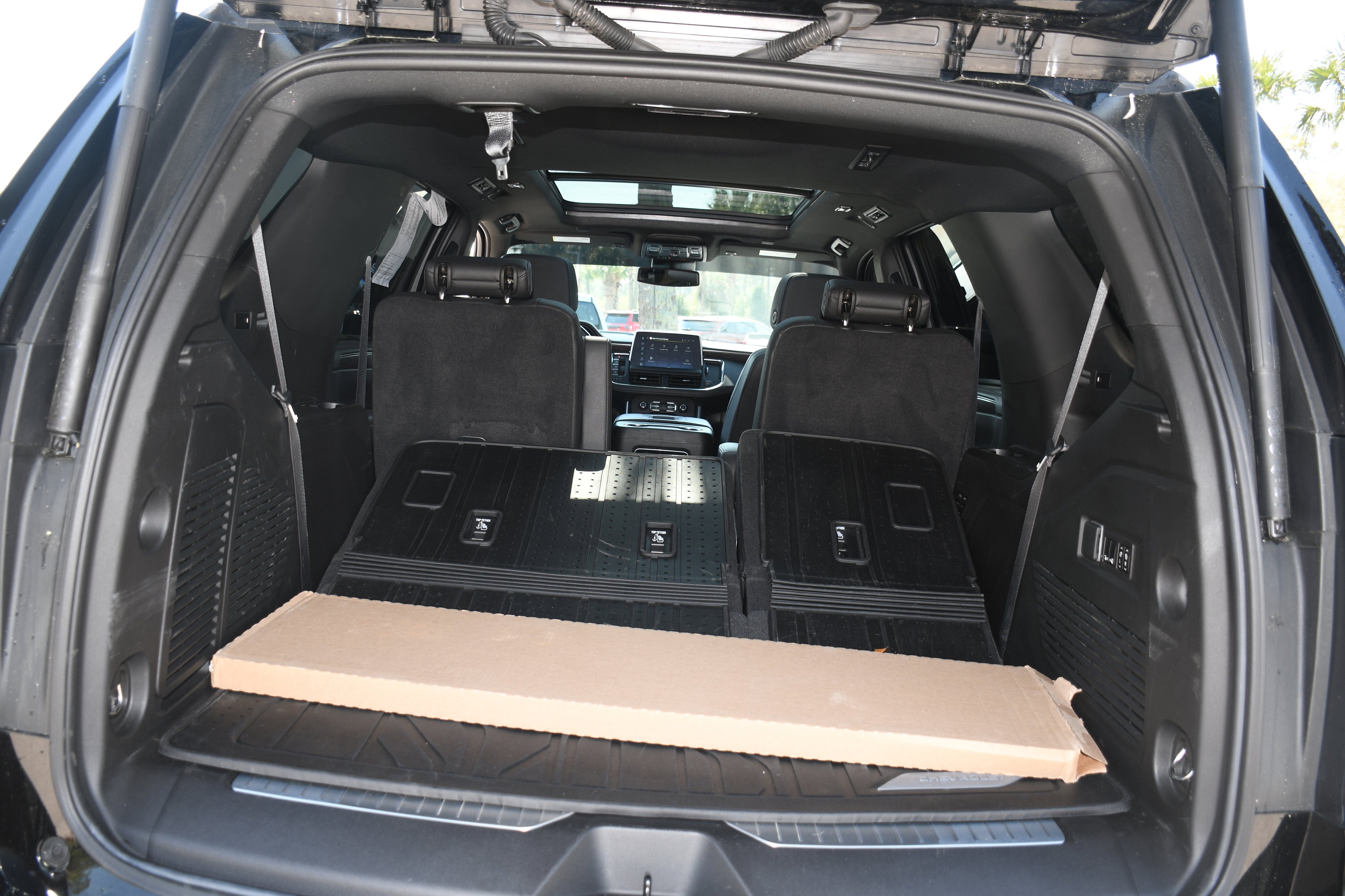 Used 2023 Chevrolet Tahoe Z71 w/ Luxury Package image 20