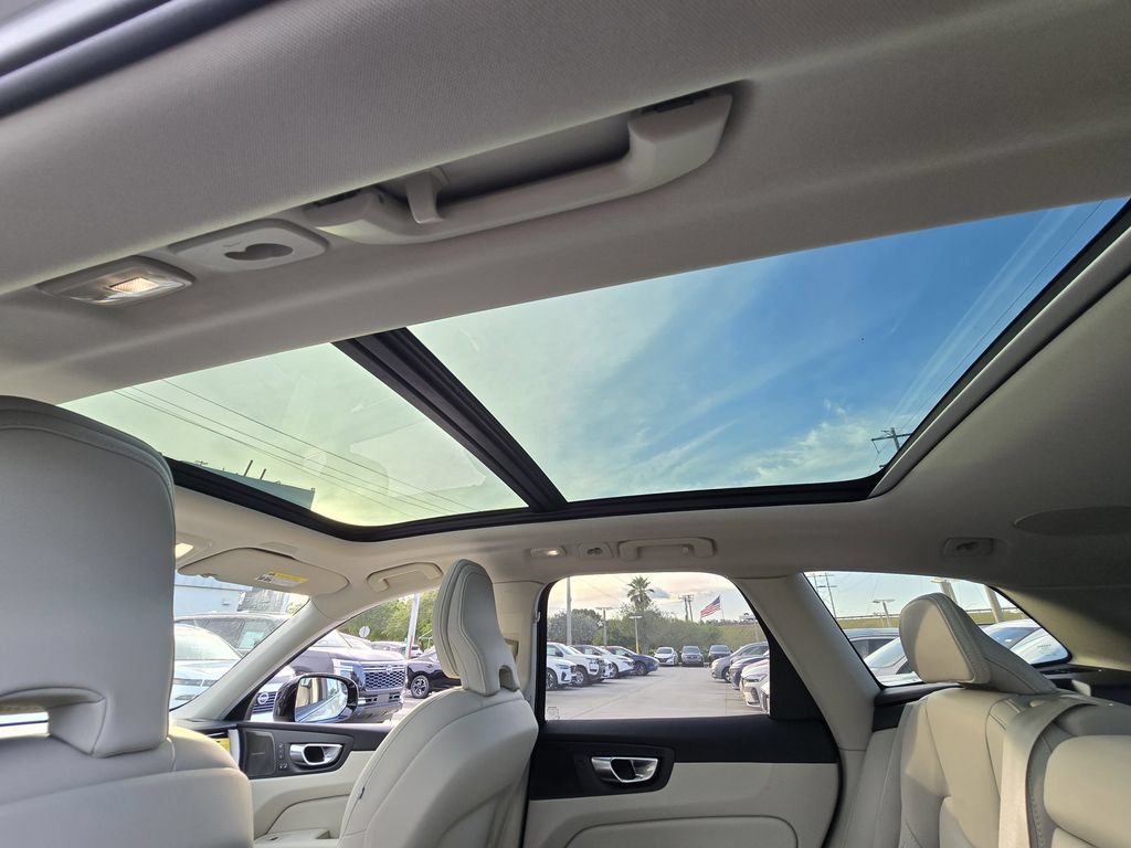 New 2026 Volvo XC60 B5 Ultra w/ Protection Package Premier AWD/4WD image 8