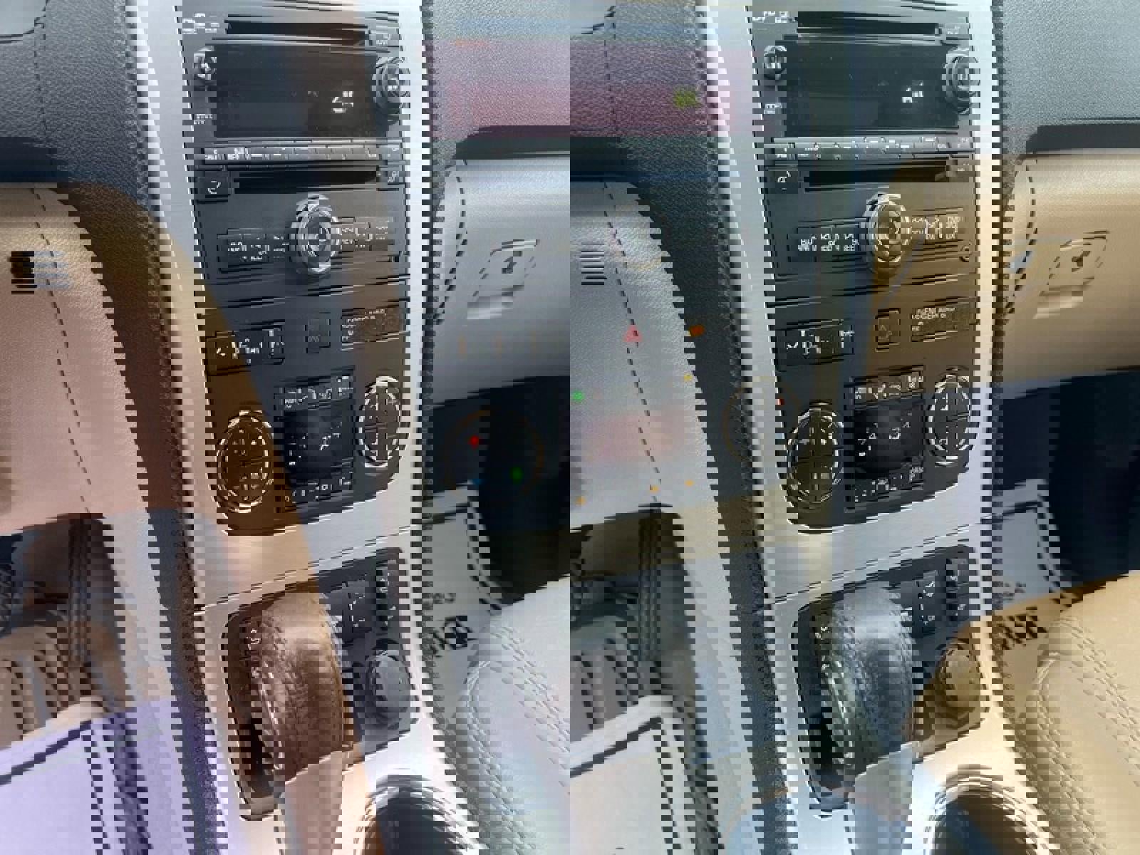 Used 2011 GMC Acadia SLT image 17