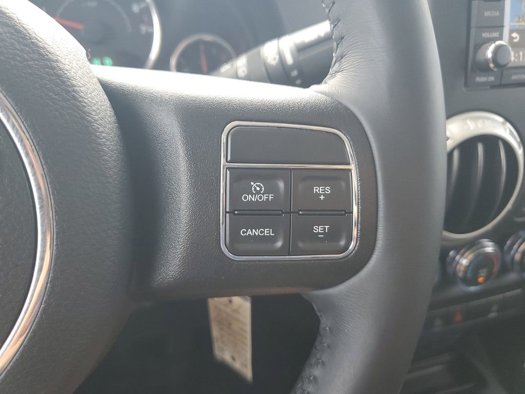 Used 2018 Jeep Wrangler Sahara w/ Connectivity Group AWD/4WD image 21