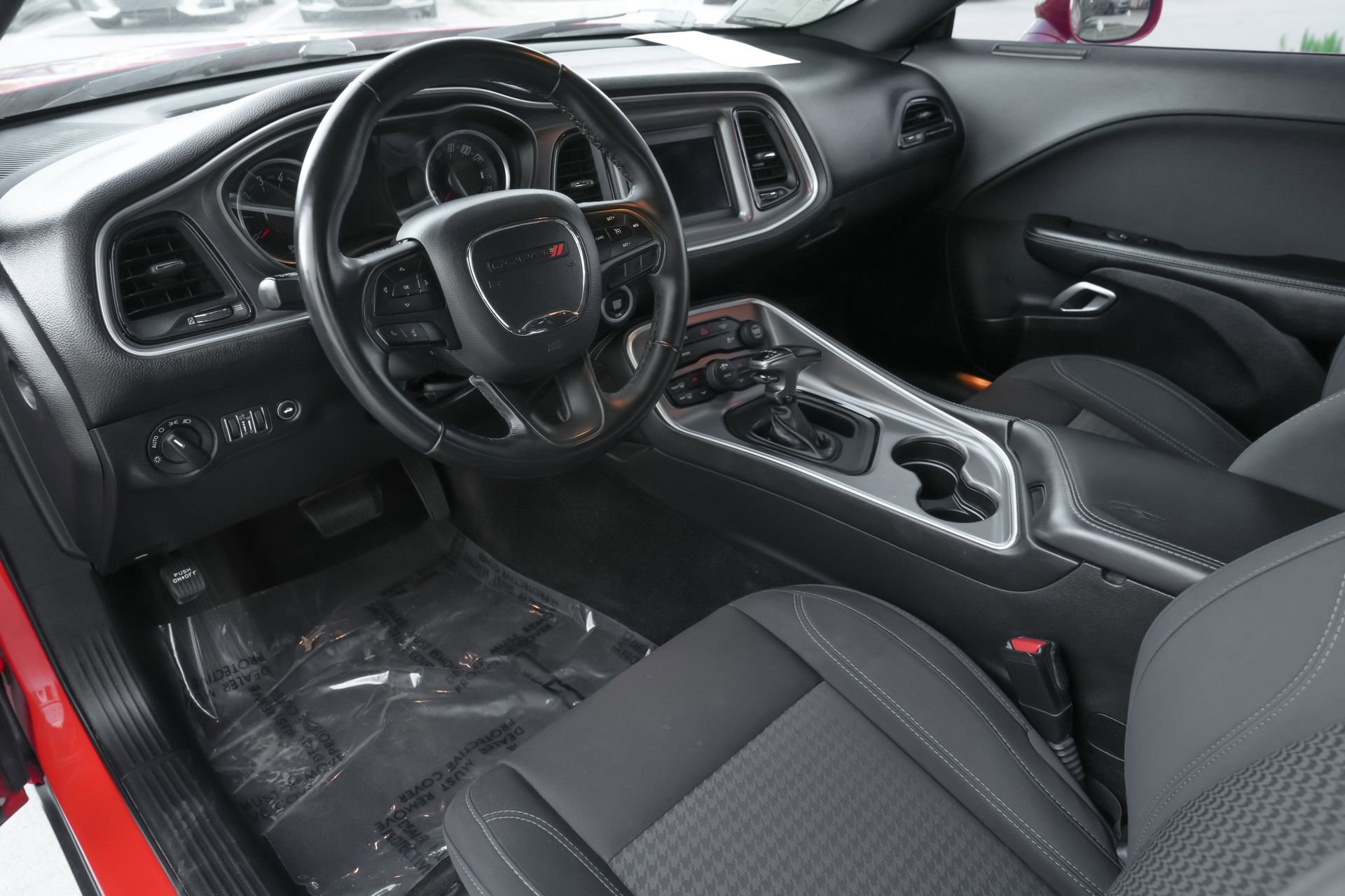 Used 2019 Dodge Challenger SXT image 6