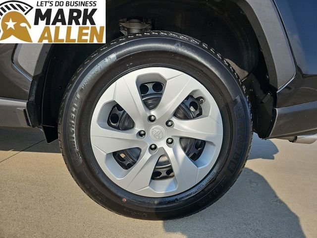 Used 2025 Toyota RAV4 LE AWD/4WD image 32