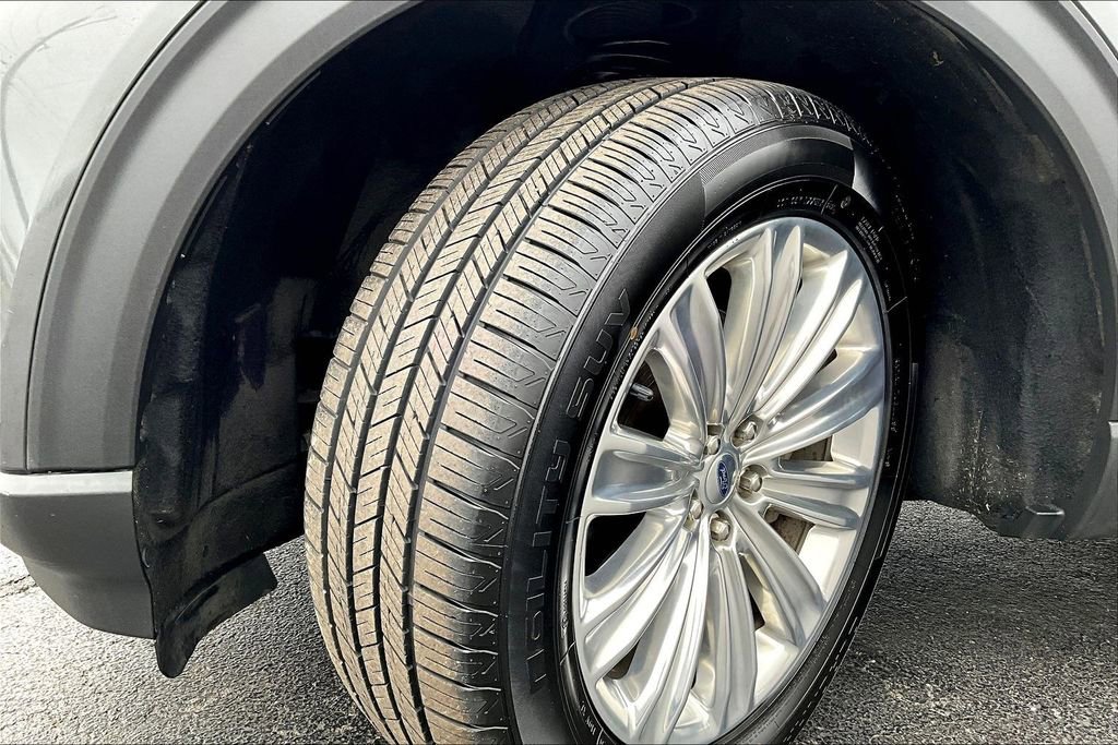 Used 2020 Ford Explorer Limited image 38