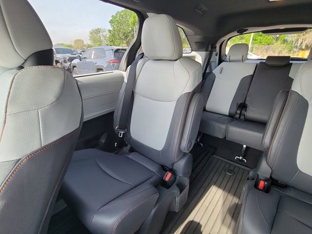 Used 2024 Toyota Sienna XSE w/ XSE Plus Package AWD/4WD image 4