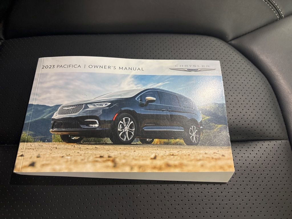 Used 2023 Chrysler Pacifica Touring-L image 35