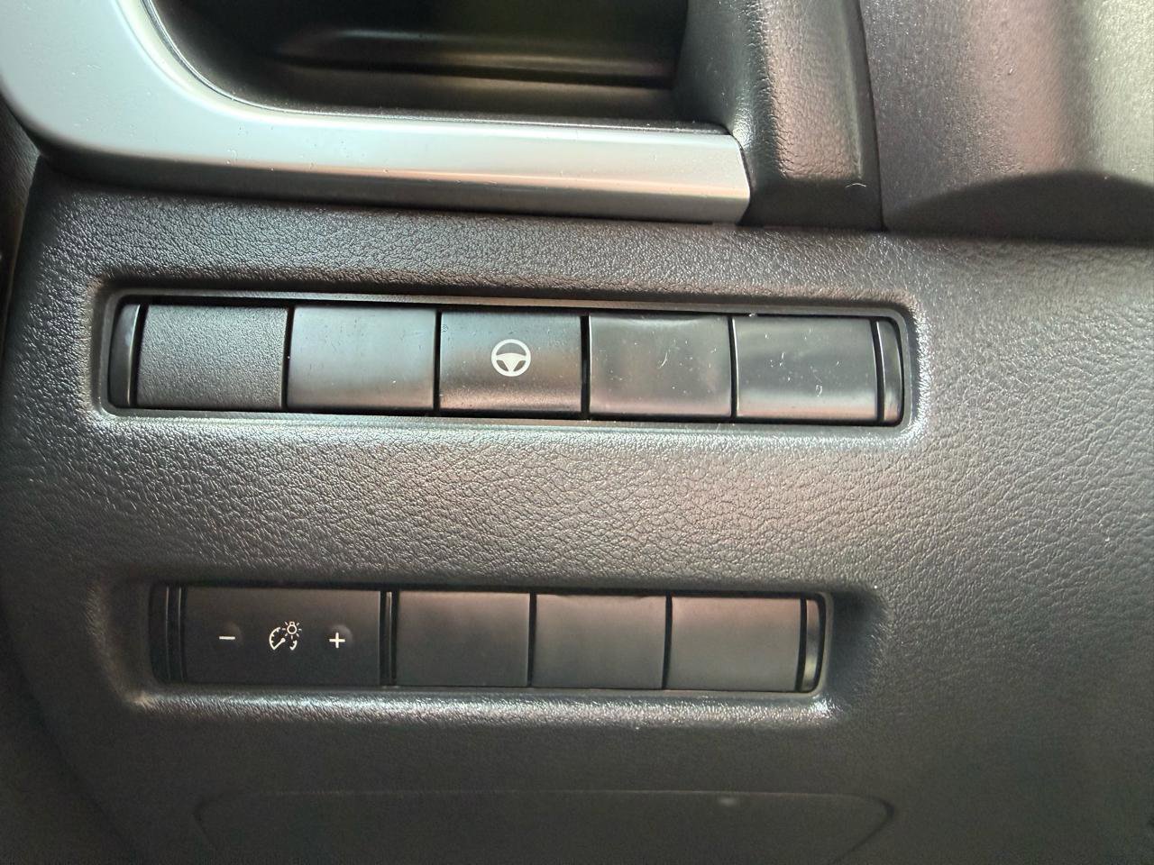 Used 2022 Nissan Rogue SV FWD image 12