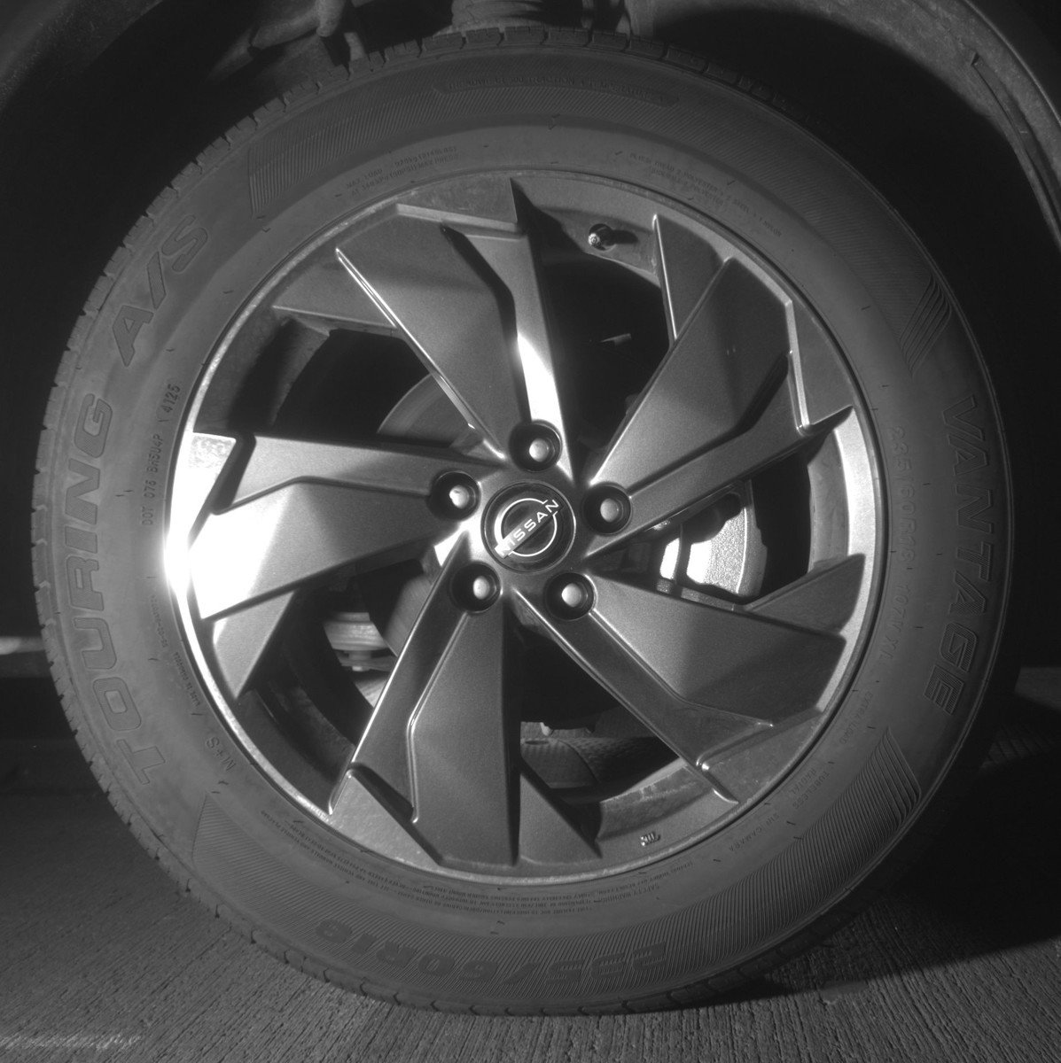 Used 2025 Nissan Rogue SV FWD image 13