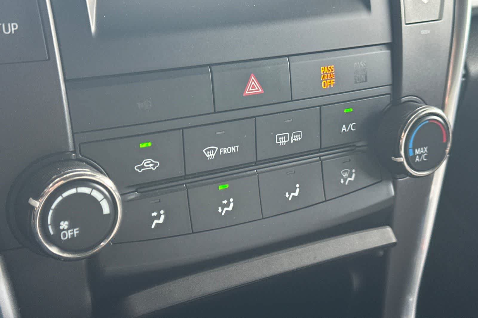 Used 2016 Toyota Camry SE FWD image 22