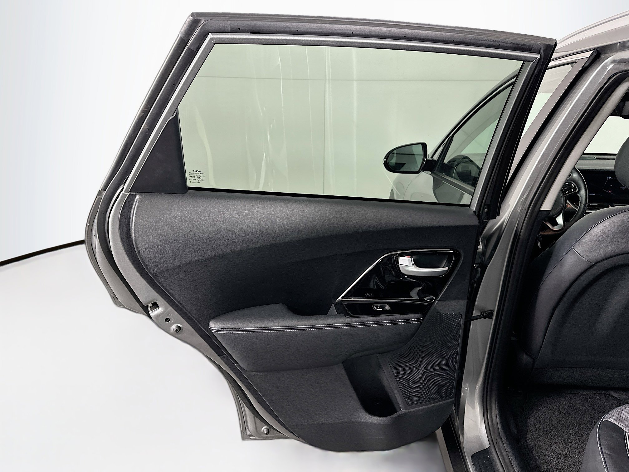 Used 2022 Kia Niro EX image 26