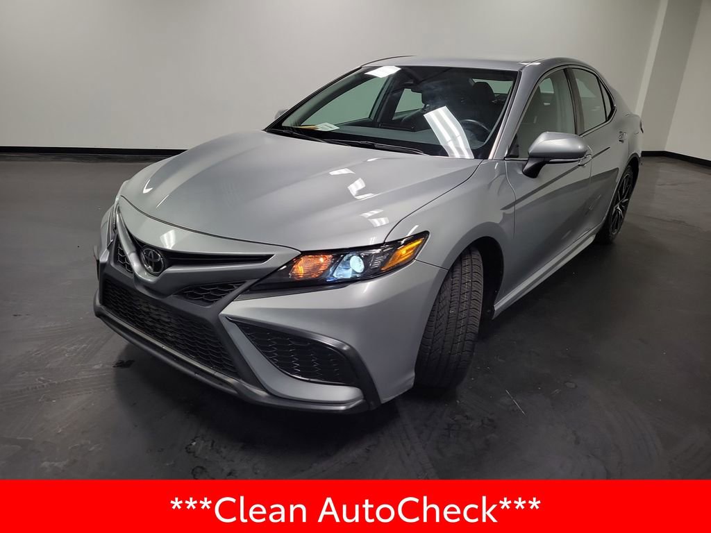 Used 2023 Toyota Camry SE AWD/4WD image 4