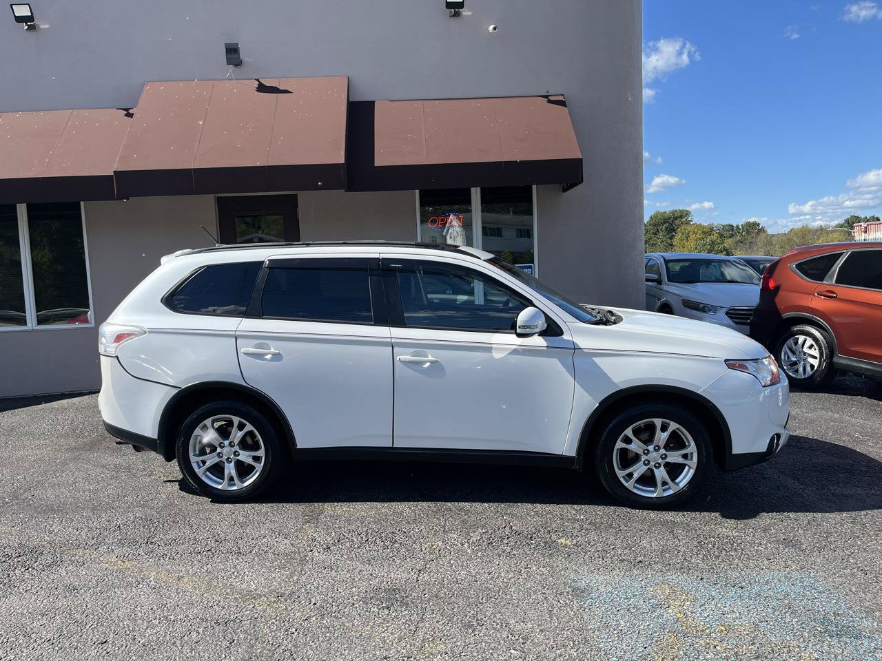 Used 2015 Mitsubishi Outlander SE AWD/4WD image 4
