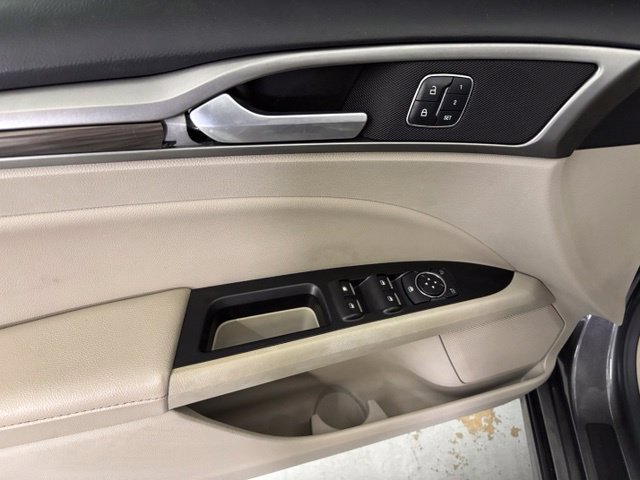 Used 2017 Ford Fusion SE FWD image 10