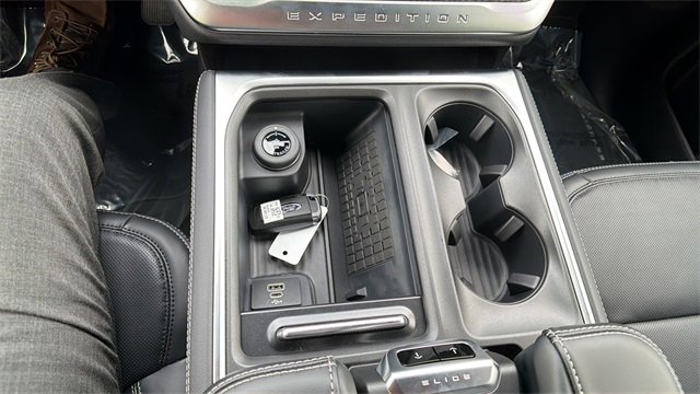 New 2025 Ford Expedition Platinum w/ Stealth Performance Package image 21