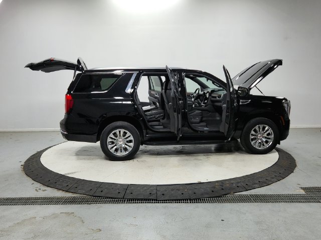 Used 2025 GMC Yukon Denali AWD/4WD image 17