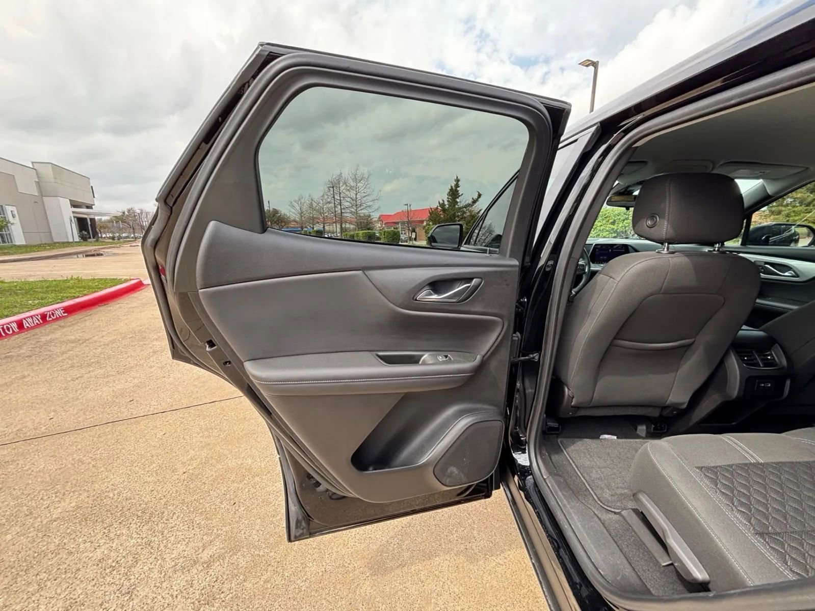 Used 2022 Chevrolet Blazer LT FWD image 19