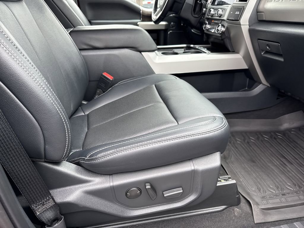 Used 2022 Ford F250 Lariat w/ Black Appearance Package image 13