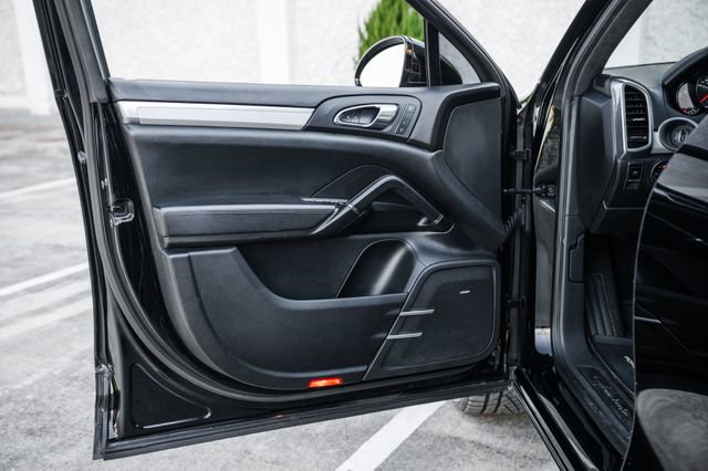 Used 2013 Porsche Cayenne Turbo image 61