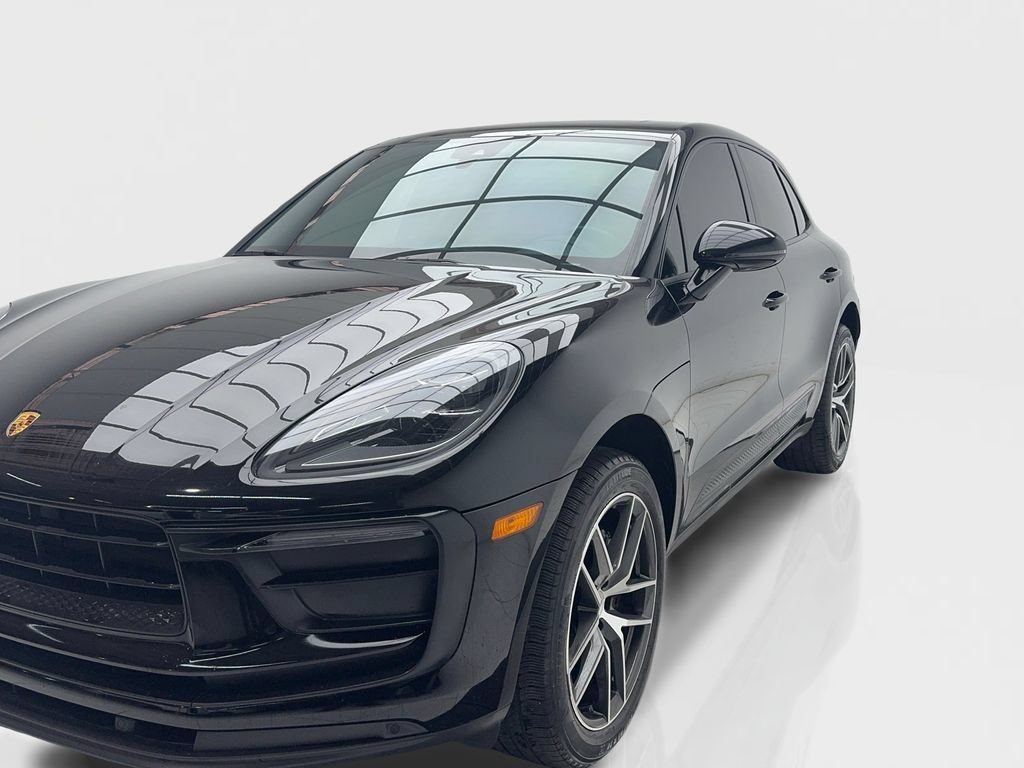 Used 2022 Porsche Macan AWD/4WD image 3