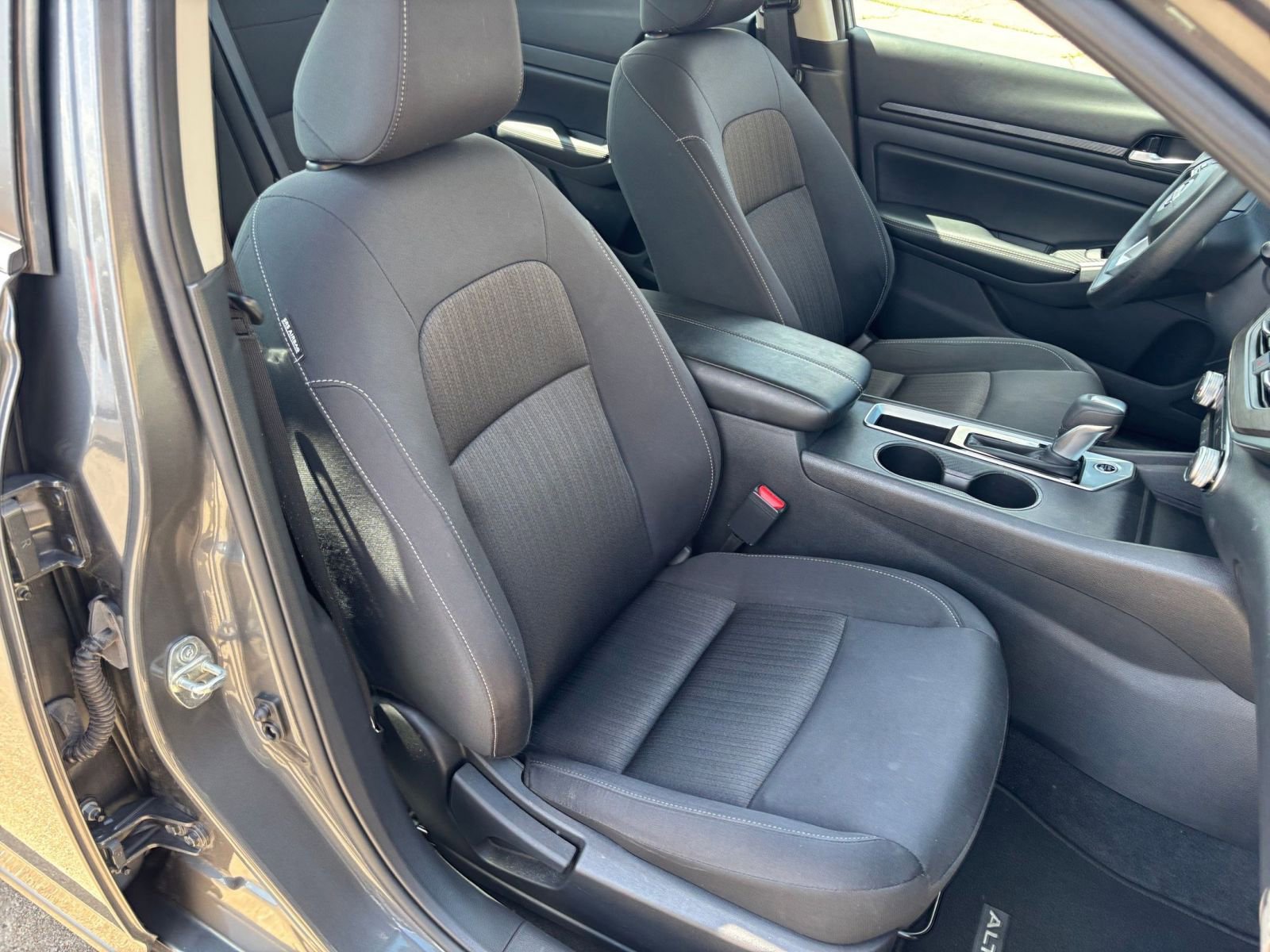 Used 2025 Nissan Altima 2.5 SV FWD image 36