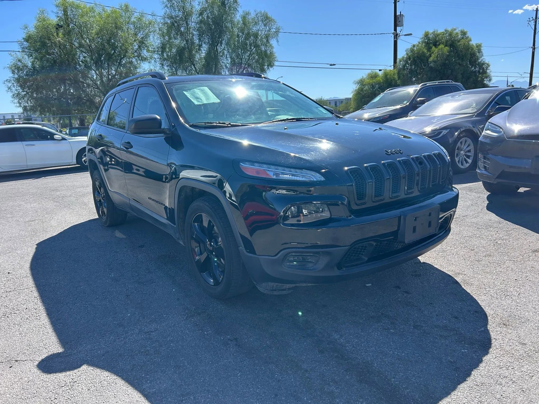 Used 2017 Jeep Cherokee Sport image 3