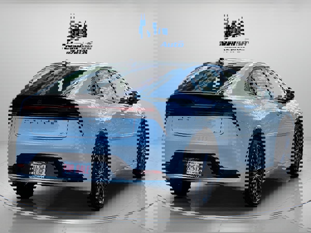 Used 2024 Toyota Prius XLE image 4