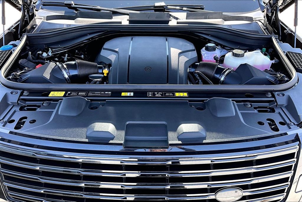 New 2026 Land Rover Range Rover SV AWD/4WD image 13