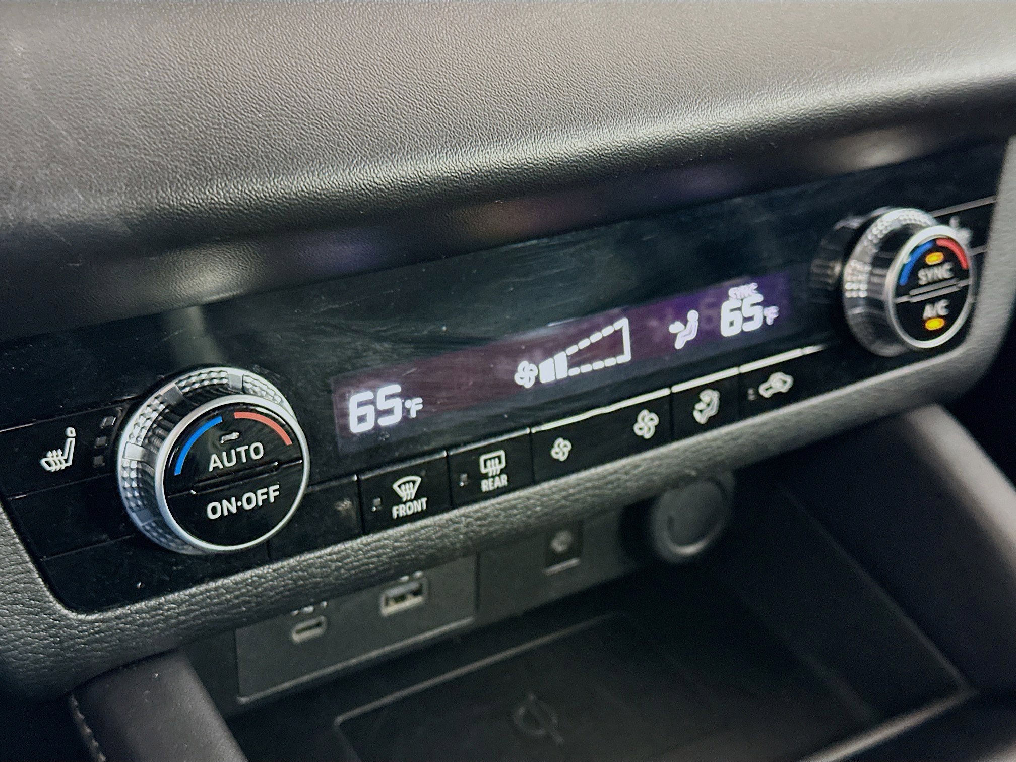 Used 2024 Mitsubishi Outlander SE image 24