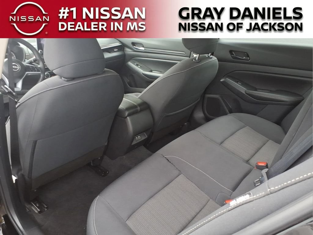 Used 2025 Nissan Altima 2.5 SV AWD/4WD image 12