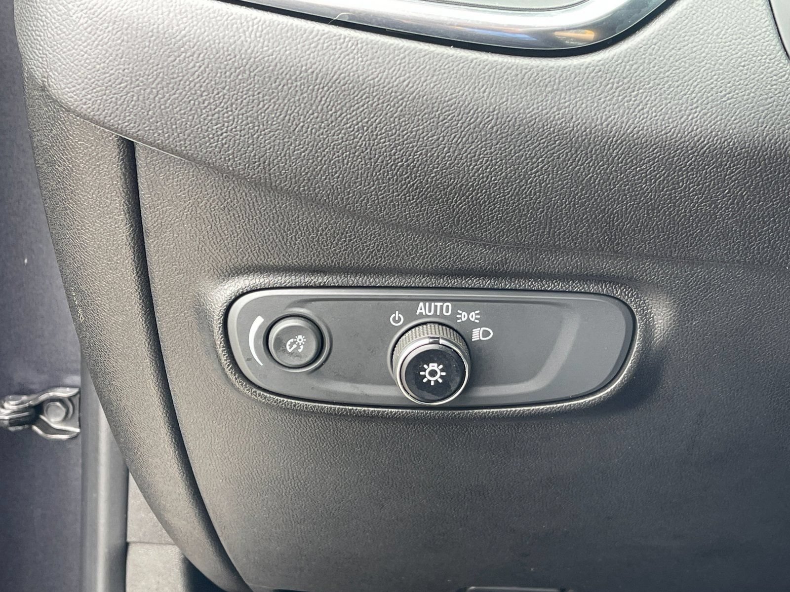 Used 2022 Chevrolet Equinox LS AWD/4WD image 30