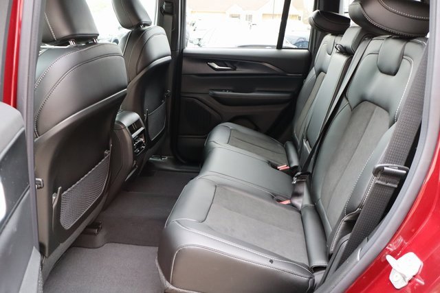 New 2025 Jeep Grand Cherokee Altitude image 35