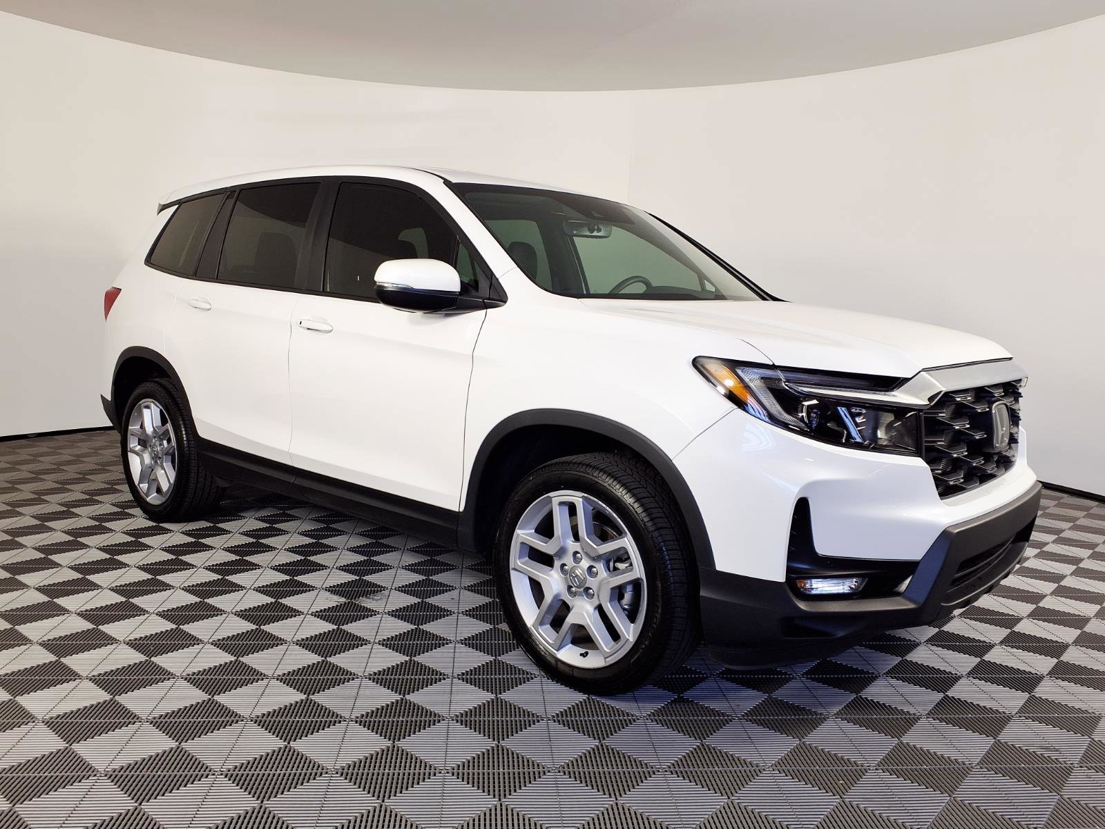 Used 2025 Honda Passport EX-L image 3