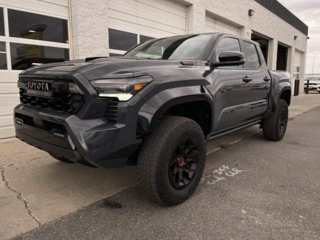 Used 2025 Toyota Tacoma TRD Pro AWD/4WD image 10