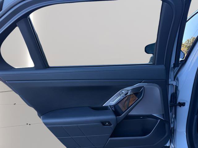 Used 2024 BMW 760i xDrive w/ Premium Package 2 image 26