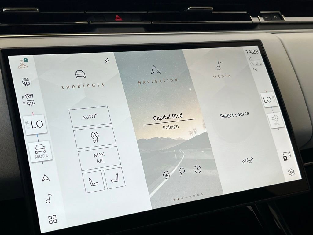 Used 2025 Land Rover Range Rover Sport Dynamic SE AWD/4WD image 20